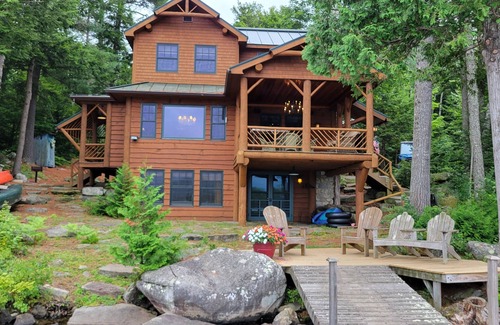 Mount Vernon House | Warm & Inviting Lakeside Retreat, Private, Tranquil Picture Perfect Setting