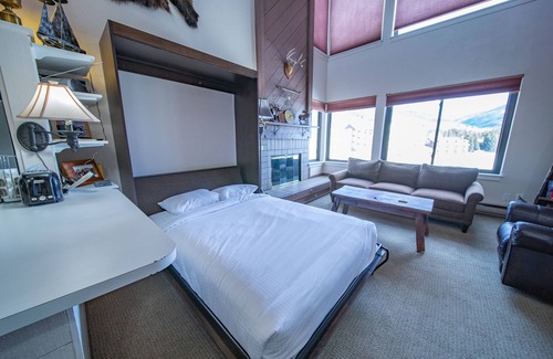 Lakeside Village Condo | Warm & Spacious condo with free shuttle & hot tub