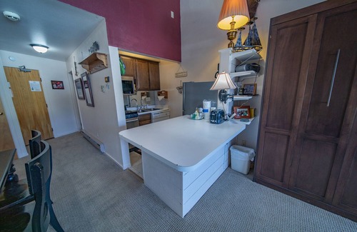 Lakeside Village Condo | Warm & Spacious condo with free shuttle & hot tub