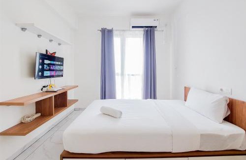 Pinang Apartment | Warm Studio at 38th Floor Sky House Alam Sutera Apartment By Travelio
