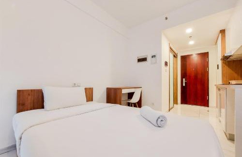 Pinang Apartment | Warm Studio at 38th Floor Sky House Alam Sutera Apartment By Travelio