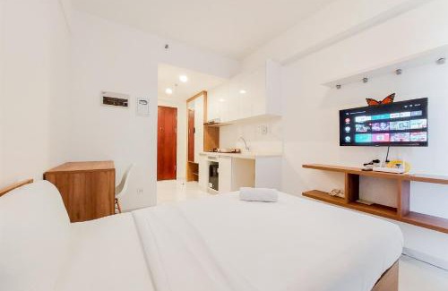 Pinang Apartment | Warm Studio at 38th Floor Sky House Alam Sutera Apartment By Travelio