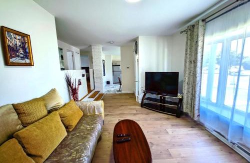 Saint-Hubert House | Warm Welcome Home