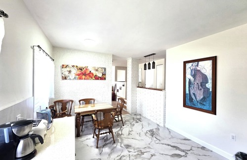 Saint-Hubert House | Warm Welcome Home
