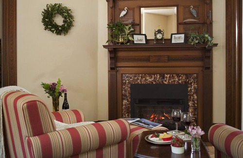 Freeport House | Warm & Welcoming home; 7 bedrooms with private baths in heart of Freeport Maine