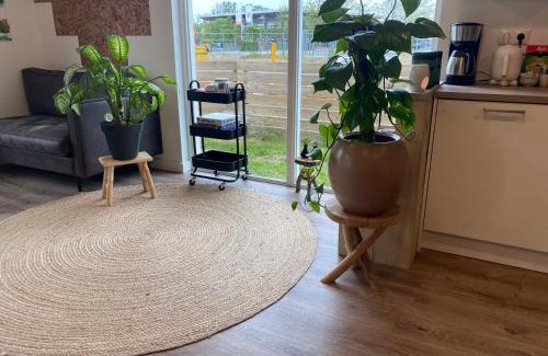 Harlingen Apartment | Warm welkom! Zeer ruime privé studio met tuin