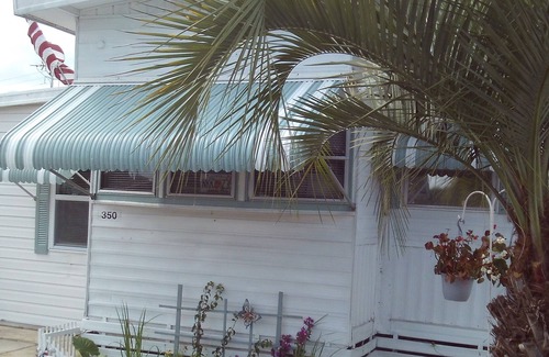 Port Richey House | Warm Winter Vacation with Lots of Activities, Clean, Well Maintained with Charm