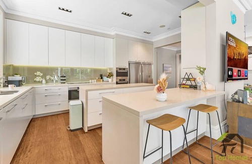 Warrawee House | Warrawee 别墅&6房5卫泳池&厨房设备齐全