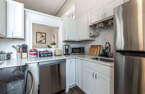 Pittsburgh Apartment | 🏰Warren Castle🏰 - Breathtaking Views of Pittsburgh 💙