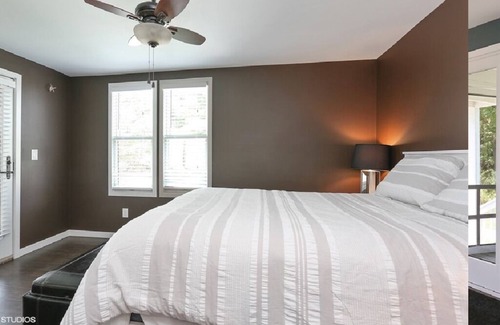 Bridgman Cabin | Warren Dunes on Lake Michigan-Hot Tub-Woodburning Fireplace-Two Bedroom/TwoBathn