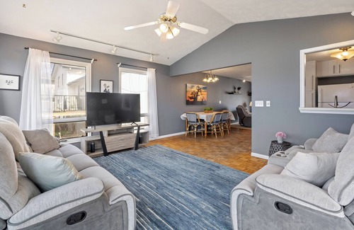 North Central Omaha House | Warren. Tranquil golf course views.