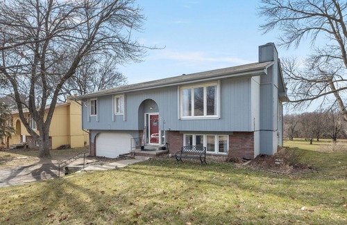 North Central Omaha House | Warren. Tranquil golf course views.