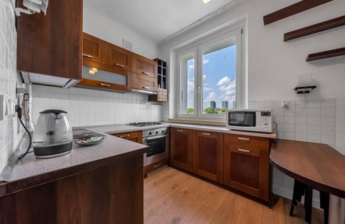 Muranow Apartment | Warsaw Downtown - Balcony & Workspace - by Rentujemy