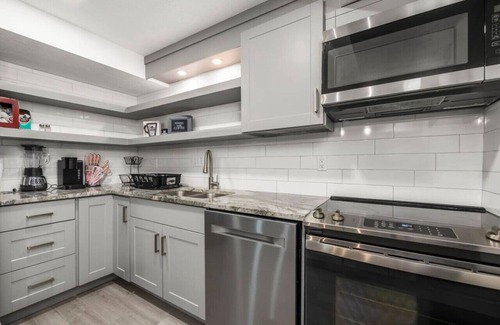 Saratoga Springs Condo | Wasatch Oasis | Patio | Kitchen