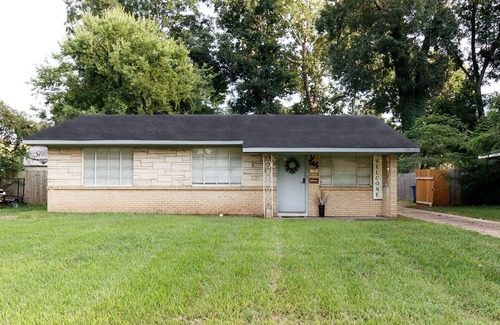 Broadmoor House | Washing Stay-Entire 4 Bedroom and 2 Baths!