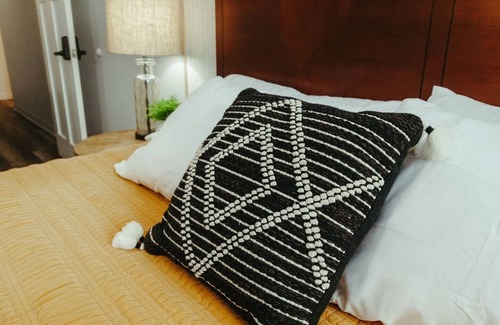 Plover House | Washington Manor Room #10