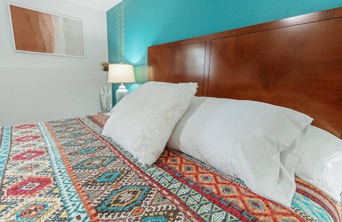 Plover House | Washington Manor Room #11