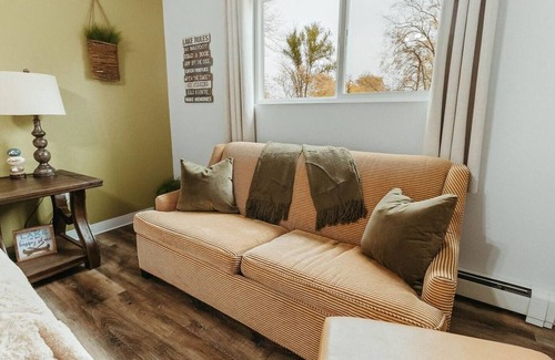 Plover House | Washington Manor Room #2