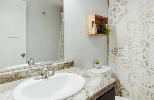 Plover House | Washington Manor Room #2