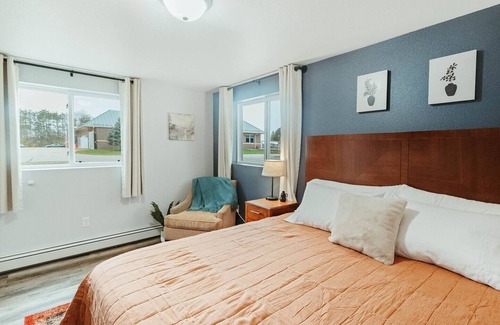 Plover Apartment | Washington Manor Room #5