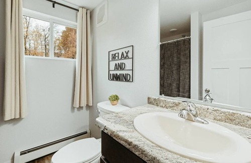 Plover Apartment | Washington Manor Room #5