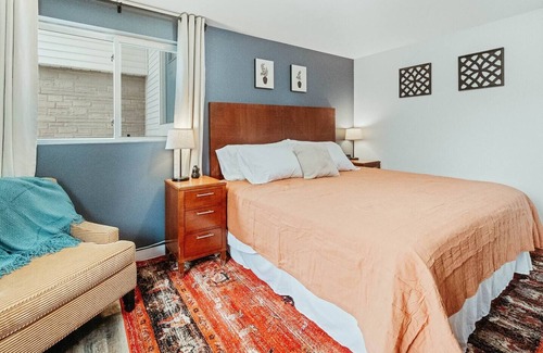 Plover Apartment | Washington Manor Room #5