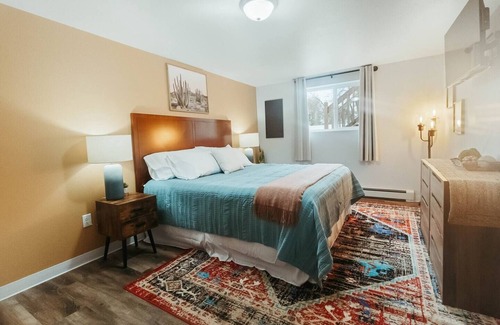Plover Apartment | Washington Manor Room #7