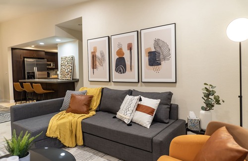 Northwest Bellevue Condo | Washington State Inspired Free Parking