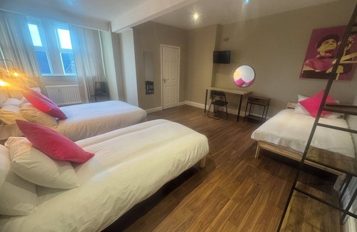 Wallsend Hotel | Wasters Arts Bar Hotel