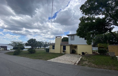 Minneola House | Watch Florida sunsets from the covered lakefront dock