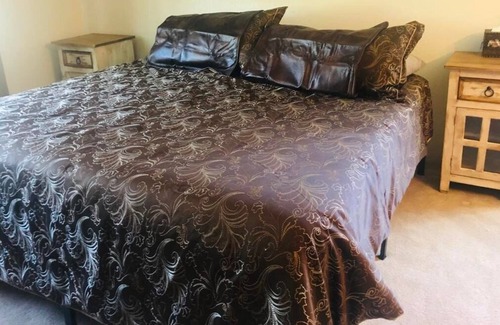 Ruidoso Downs House | Watch the horse racing from your balcony!