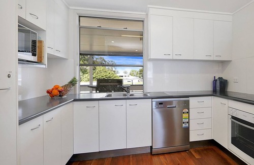Woodgate House | Watch the sun rise @ Woodgate Beach