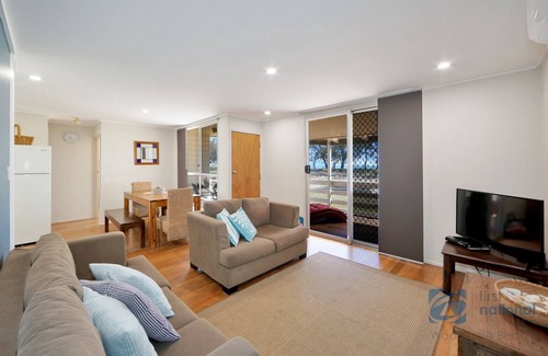 Woodgate House | Watch the sun rise @ Woodgate Beach