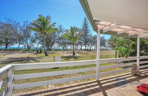 Woodgate House | Watch the sun rise @ Woodgate Beach