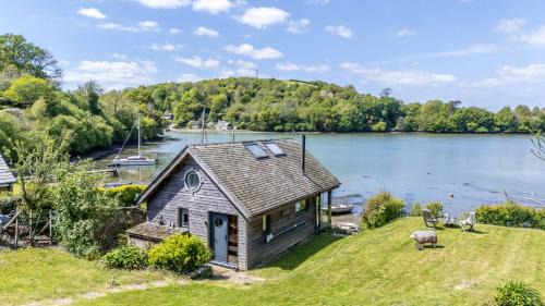 Dittisham House | Water Edge House & Boathouse - With Swimming Pool