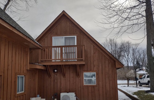 Fenton House | Water front Cabin with dock great fishing Lake Ponemah & Shiawassee river