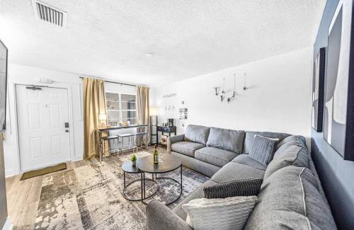 Survey Creek Apartment | Water Front Condo - First Floor - Palm Wave Says