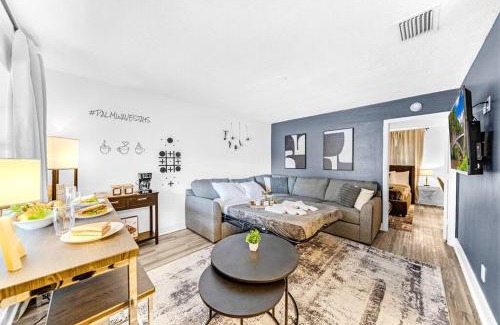 Survey Creek Apartment | Water Front Condo - First Floor - Palm Wave Says