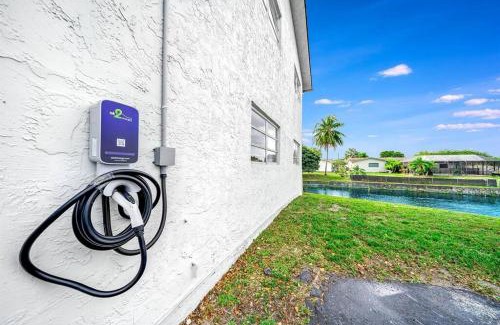 Survey Creek Apartment | Water Front Condo - First Floor - Palm Wave Says