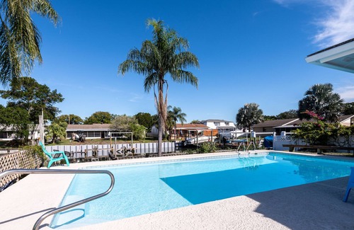 Bay Crest Park House | Water front pool home with direct gulf access! Perfect location! Big kitchen !
