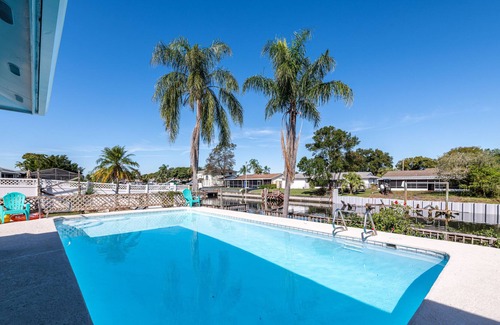 Bay Crest Park House | Water front pool home with direct gulf access! Perfect location! Big kitchen !