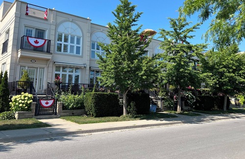 Cobourg House | Water Front Townhouse at Cobourg Beach, 5 star beautiful vacation home.