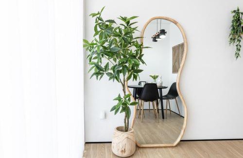 Gloria Apartment | Water Lily