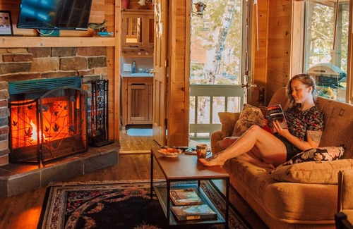Long Lake Cabin | 'Water's Edge' 2 bedroom cottage overhanging the lake