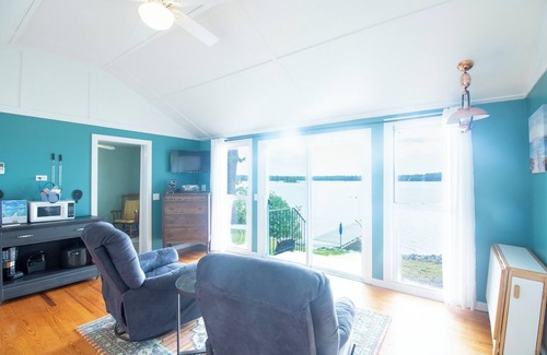 Franklin House | Water's Edge - George's Pond
