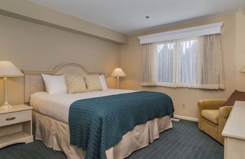 Westbrook Center Resort | Water's Edge Resort and spa w indoor and outdoor pool and beach. Condo Sleeps 6