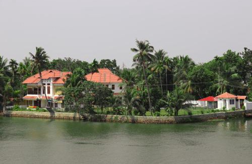 Mankombu Bed & Breakfast | Water's Edge Villas