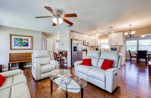 Lake Shore Estates Hotel | Water Song