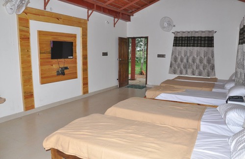 Alur Hotel | Water View Holiday Retreat