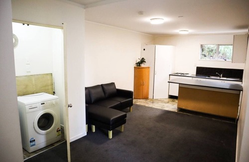Auckland House | Water views 5-Bedroom Large home | Family Friendly. Close to Airport & City.
